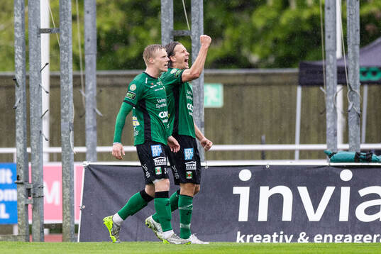 Varbergs Jesper Jonasson Westermark jublar med Emil Hellman