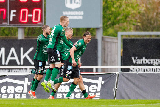 Varbergs Jesper Jonasson Westermark jublar med laget