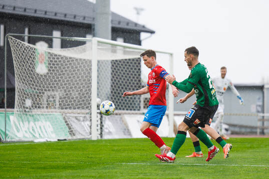 Varbergs Helsingborgs Max Svensson och Varbergs Erion Sadiku