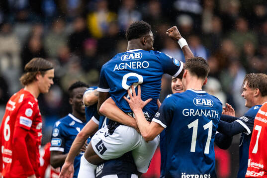 Halmstads Filip Schyberg jublar med Yannick Agnero