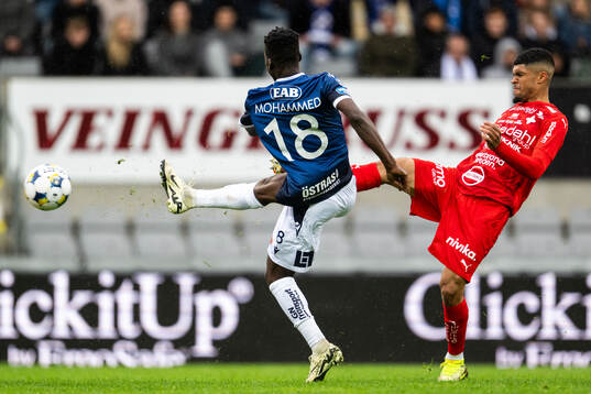 Halmstads Naeem Mohammed gör 2-0 mot Värnamos Luke Le Roux