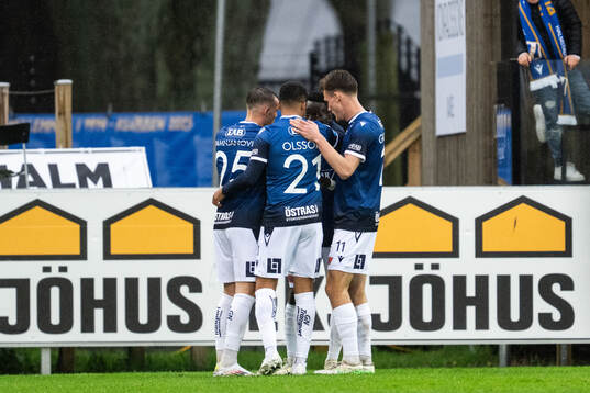 Halmstads Naeem Mohammed jublar med Aleksander Damnjanovic