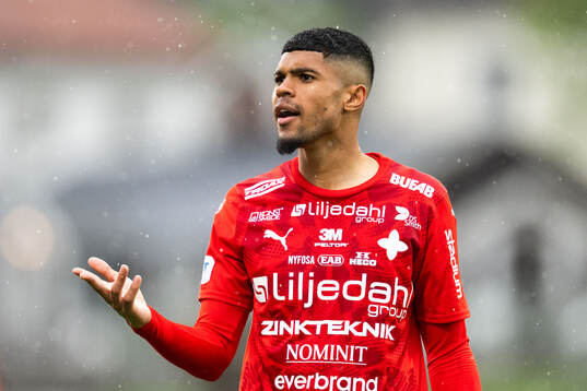 Värnamos Luke Le Roux reagerar