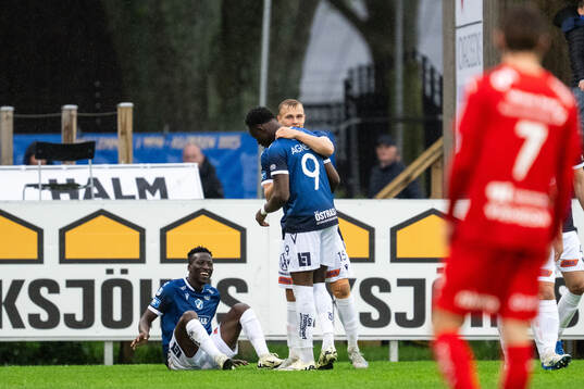 Halmstads Naeem Mohammed har ont och Yannick Agnero och