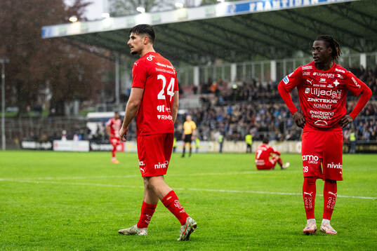 Värnamos Emin Grozdanic och Frank Junior Agyei deppar