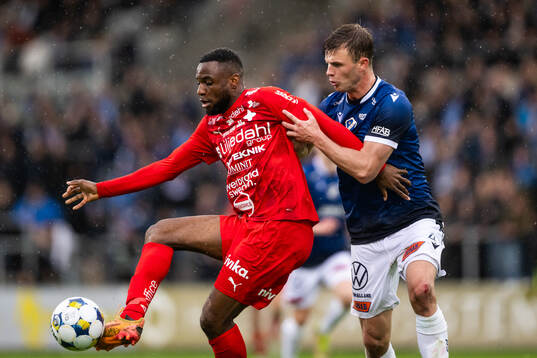 Värnamos Johnbosco Samuel Kalu och Halmstads Filip Schyberg