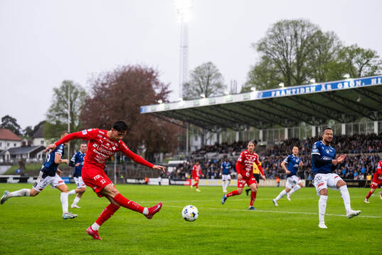 Värnamos Kenan Bilalovic och Halmstads Marcus Olsson