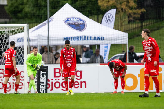 Värnamos Emin Grozdanic, målvakt Hugo Keto, Luke Le Roux,