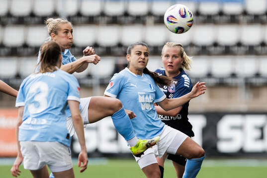 Malmö FFs Mia Persson och Ines Belloumou mot Linköpings