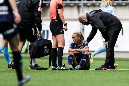 Linköpings Sara Eriksson har ont