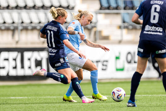 Linköpings Maria Olafsdottir Gros och Malmö FFs Nathalie