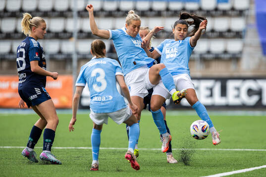 Linköpings Lilli Halttunen och Malmö FFs Mia Persson och