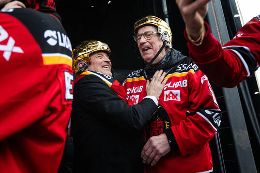 Luleås tränare Thomas Berglund och materialförvaltare
