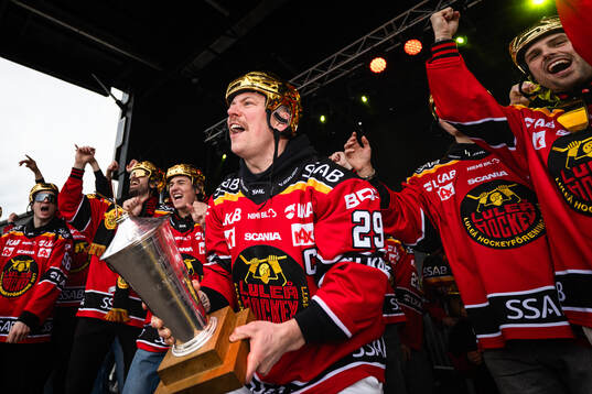 Luleås Erik Gustafsson jublar