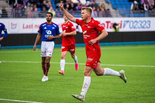 Aune Heggebø of Brann celebrates