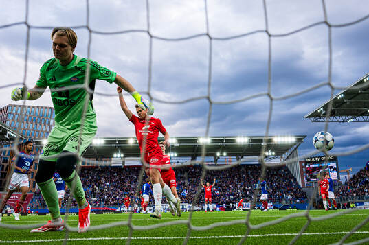 Aune Heggebø of Brann celebrates