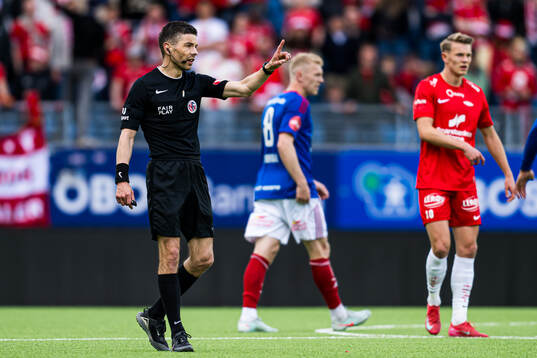 Tore Hansen, referee