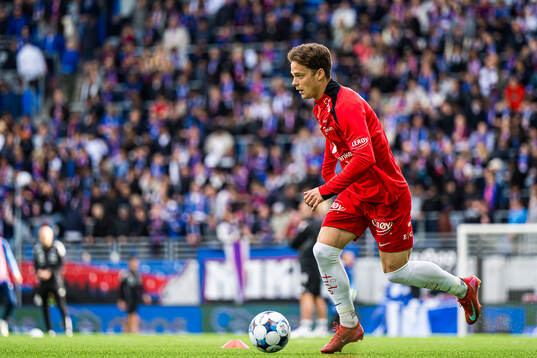 Felix Horn Myhre of Brann warms up