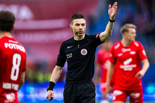 Tore Hansen, referee