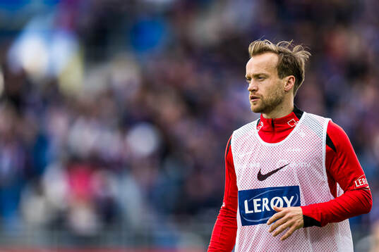 Bård Finne of Brann warms up