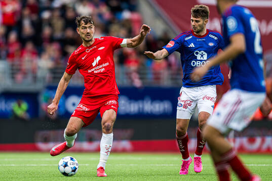 Fredrik Pallesen Knudsen of Brann and Muamer Brajanac of
