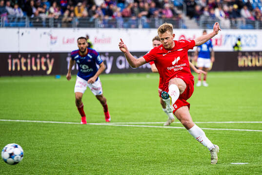 Aune Heggebø of Brann scores the 2-4 goal