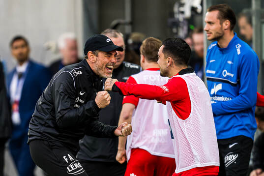 Freyr Alexandersson, head coach of Brann, and Niklas Castro