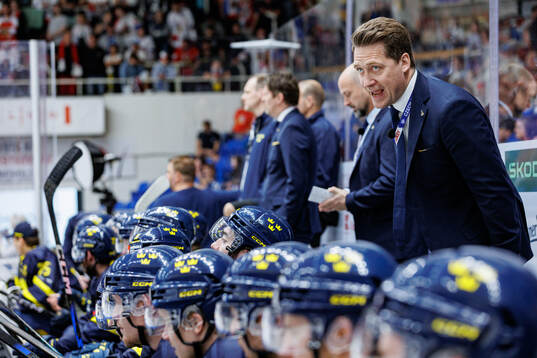 Head coach Sam Hallam of Sweden