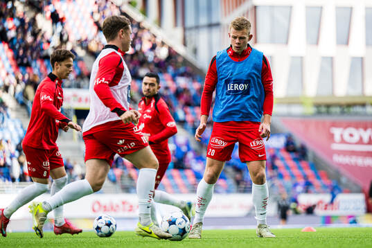Aune Heggebø of Brann warms up