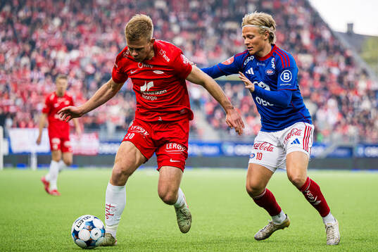 Aune Heggebø of Brann and Carl Lange of Vålerenga