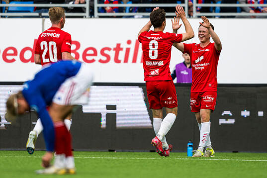 Eggert Aron Gudmundsson of Brann celebrates