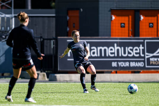 Karen Kraft Vistnes of Åsane warms up