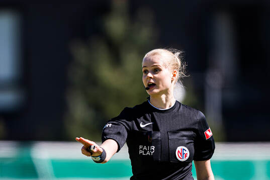 Marie Green Dahle, referee