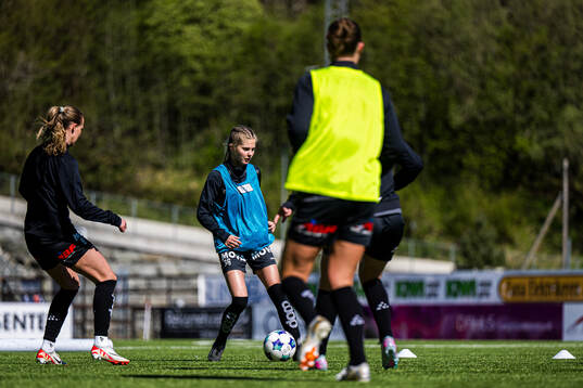 Tilde Skaar of Åsane warms up