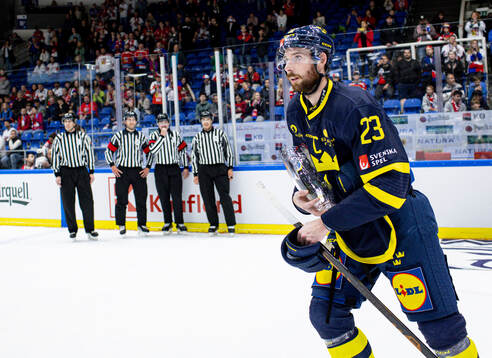 Marcus Pettersson of Sweden with the trophy