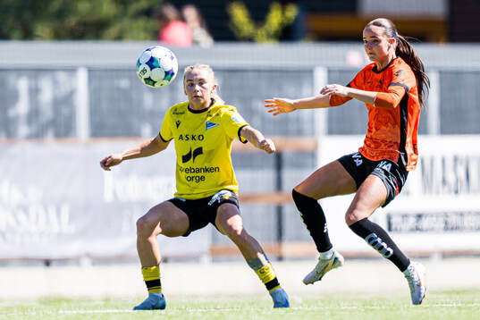Ina Marie Andresen of Start and Dina Fosso Dale of Åsane