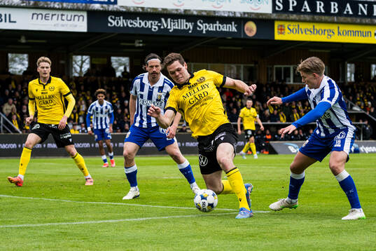 Mjällbys Jacob Bergström och IFK Göteborgs Felix Eriksson