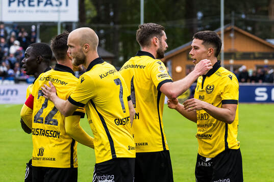 Mjällbys Nicklas Røjkjær jublar