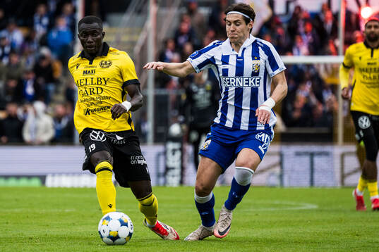 Mjällbys Abdoulie Manneh och IFK Göteborgs Eman Markovic