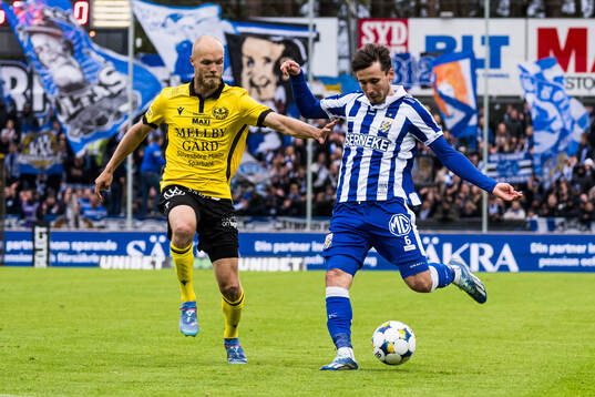 Mjällbys Viktor Gustafson och IFK Göteborgs Anders