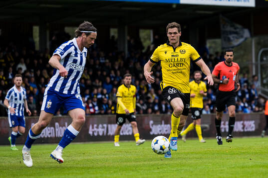 IFK Göteborgs Gustav Svensson och Mjällbys Jacob