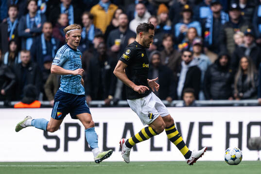 Djurgårdens Tobias Gulliksen och AIKs Sotirios