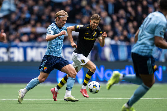 Djurgårdens Tobias Gulliksen och AIKs Anton Salétros