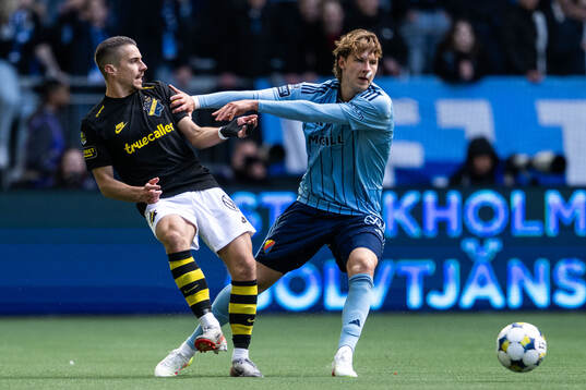 AIKs Dino Besirovic och Djurgårdens August Priske Flyger