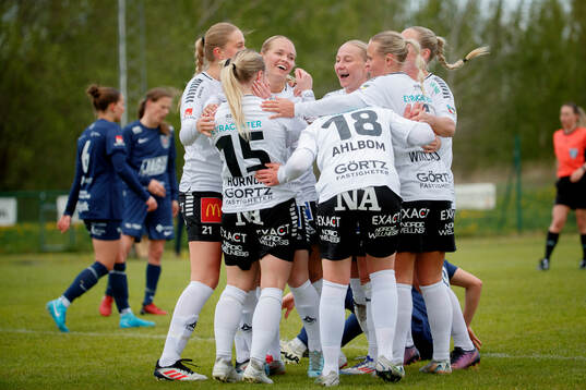 Jubel vid Örebro SKs Nellie Törngren 1-2 mål