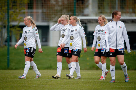 Örebro SKs Molly Wiklander och Sofia Vesterlund deppar vid