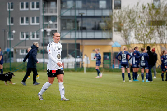 Örebro SKs Molly Wiklander deppar