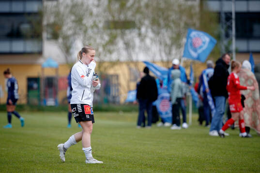 Örebro SKs Nellie Törngren deppar