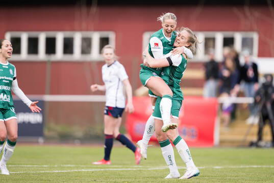Och Alingsås Moa Öhman och Karin Lundin jublar