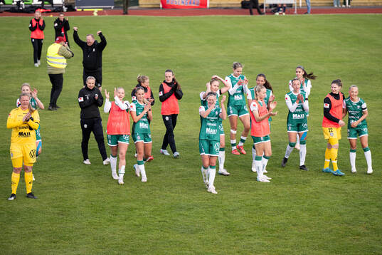 Alingsås spelare jublar